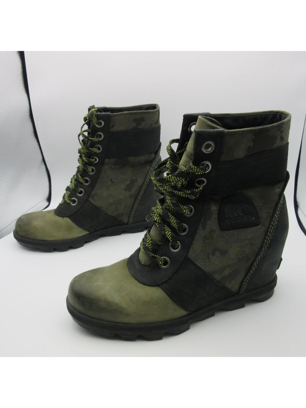 Sorel Lexie Boots Hidden Wedge Green Camo Waterproof Lace Up Womens 9 NL3043-371